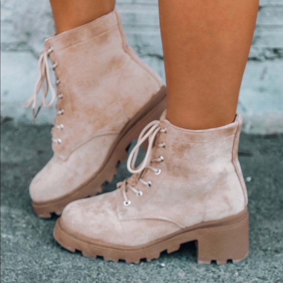 Let’s Hang Boots:Nude - Picture 3 of 6